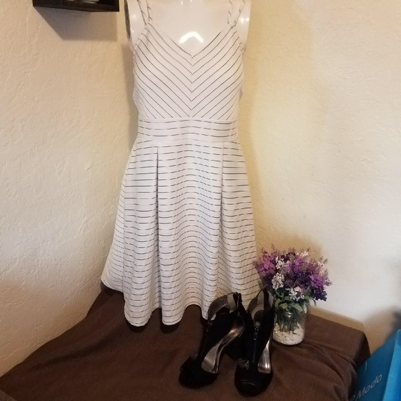 Charlotte Russe Dresses & Skirts - CHARLOTTE RUSSE STRIPPED DRESS SIZE XL